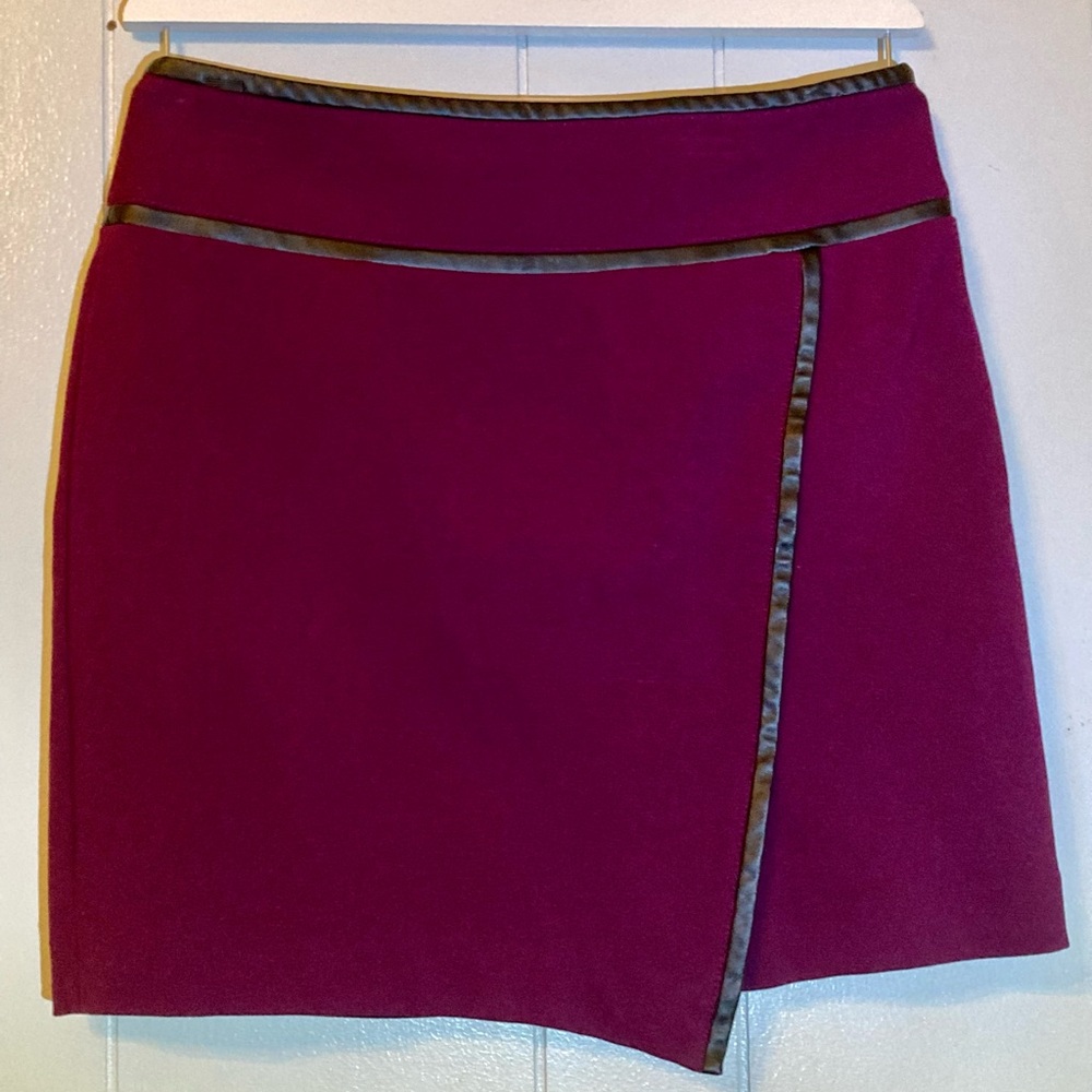 White House Black Market Plum/Burgundy mini skirt with black faux leather trim.